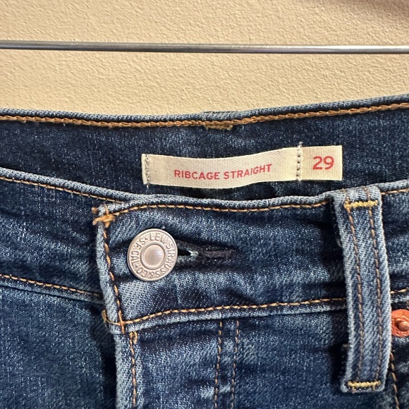 Levi’s Ribcage Jeans - Picture 2 of 6